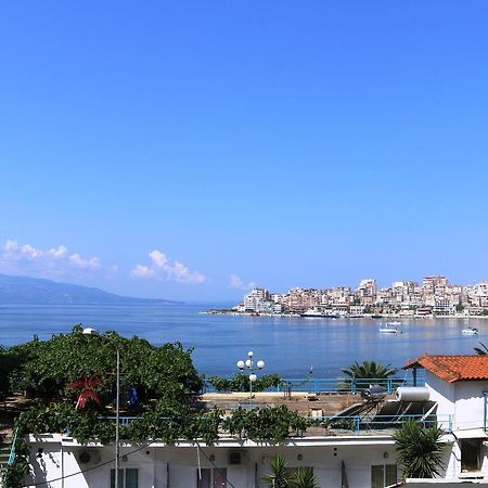 Robin Sea View Apartment Sarandë Buitenkant foto