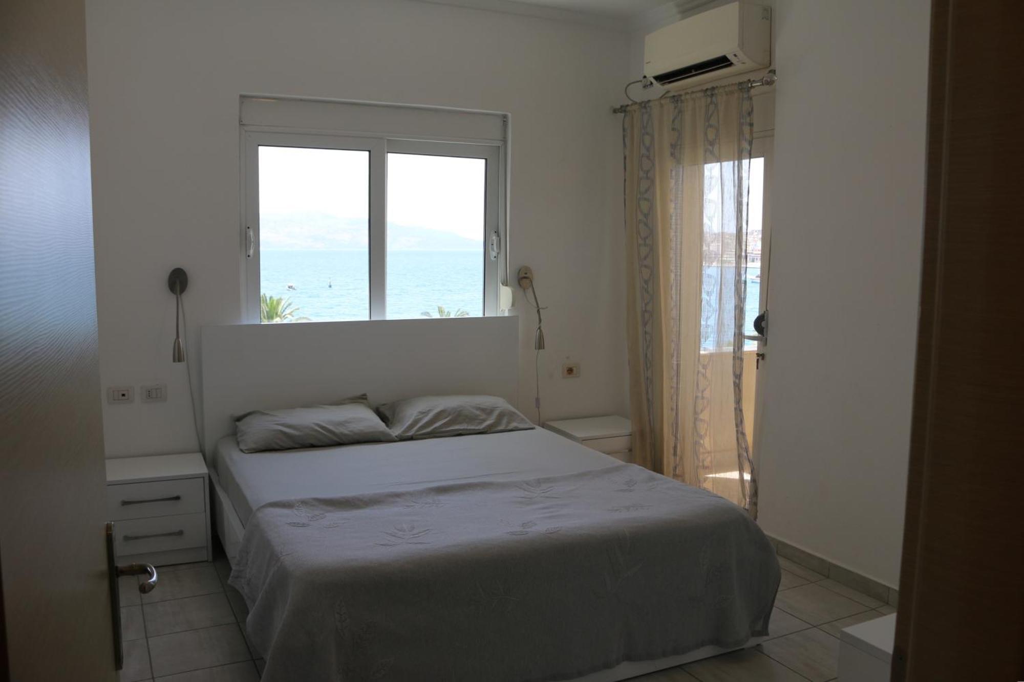 Robin Sea View Apartment Sarandë Buitenkant foto
